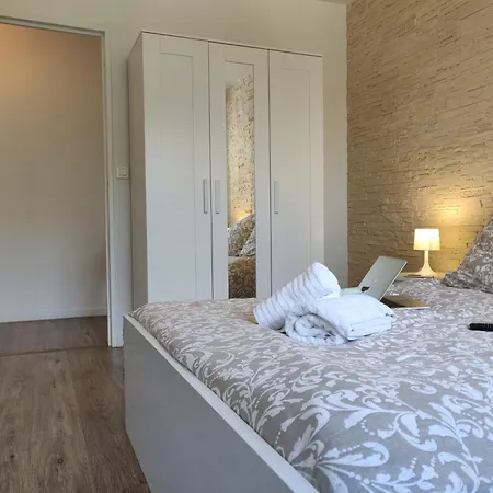 Appartement Appart'homecity - Grand Prieuré - 1 à 3 *